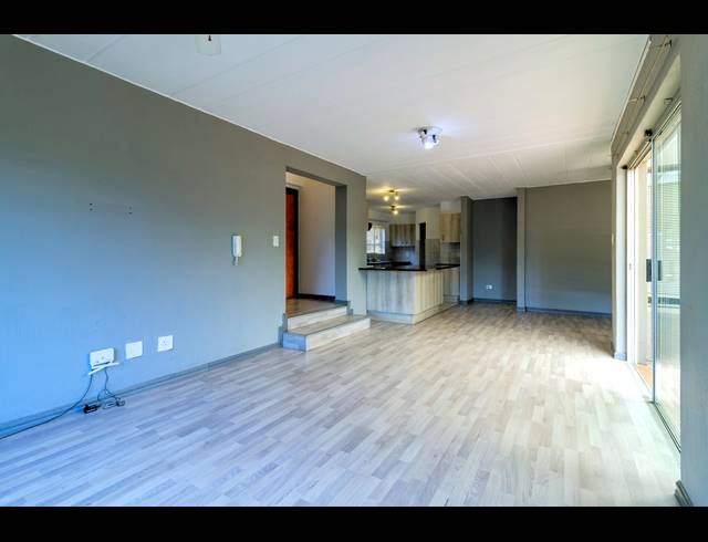 2 BEDROOM TOWNHOUSE FOR SALE IN ROODEKRANS